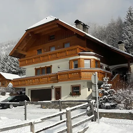Haus Lassacher 아파트