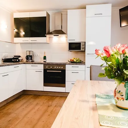Haus Lassacher Apartamento *